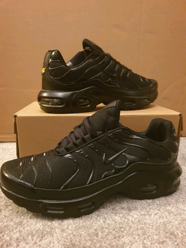 black tns